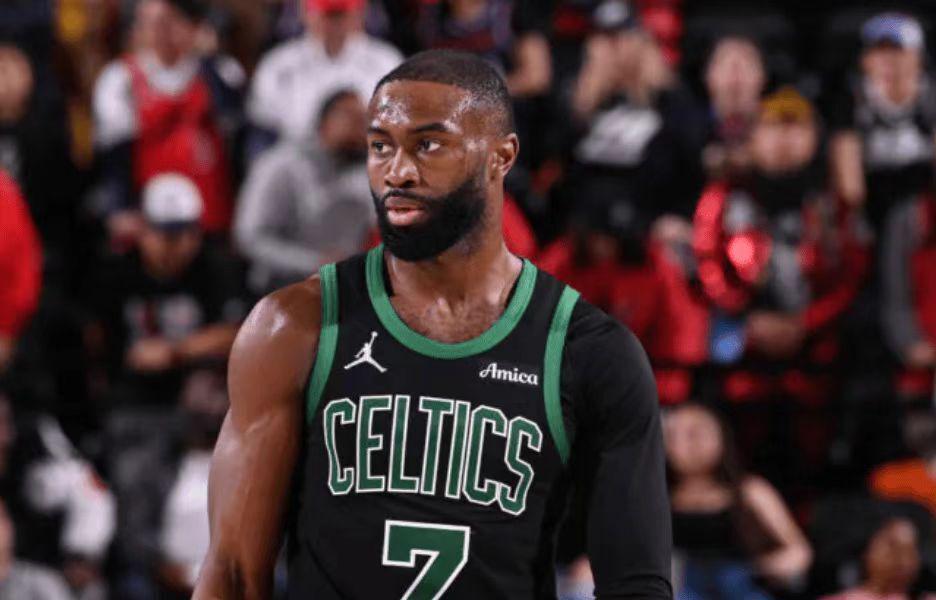 FB体育-NBA官方罚单：杰伦-布朗出局抨击该调查3名裁判 被罚款5万美元